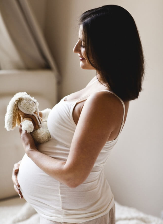 Фотосессия для беременных с одеждой и визажем